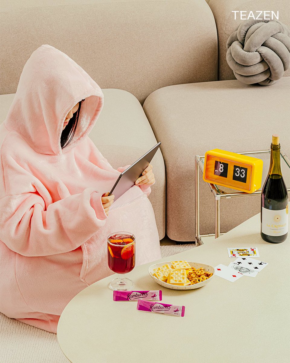 오늘도 너무너무 고생 많으셨습니다 👏

오늘은 수고한 나를 챙기는 시간을
나에게 선물하는거 어떠세요?

저는 넷플릭스 보면서
레드와인 1샷 넣은 콤부차 뱅쇼 한 잔과 함께
근사한 화요일 밤을 만들어보려고 해요 .. ❤