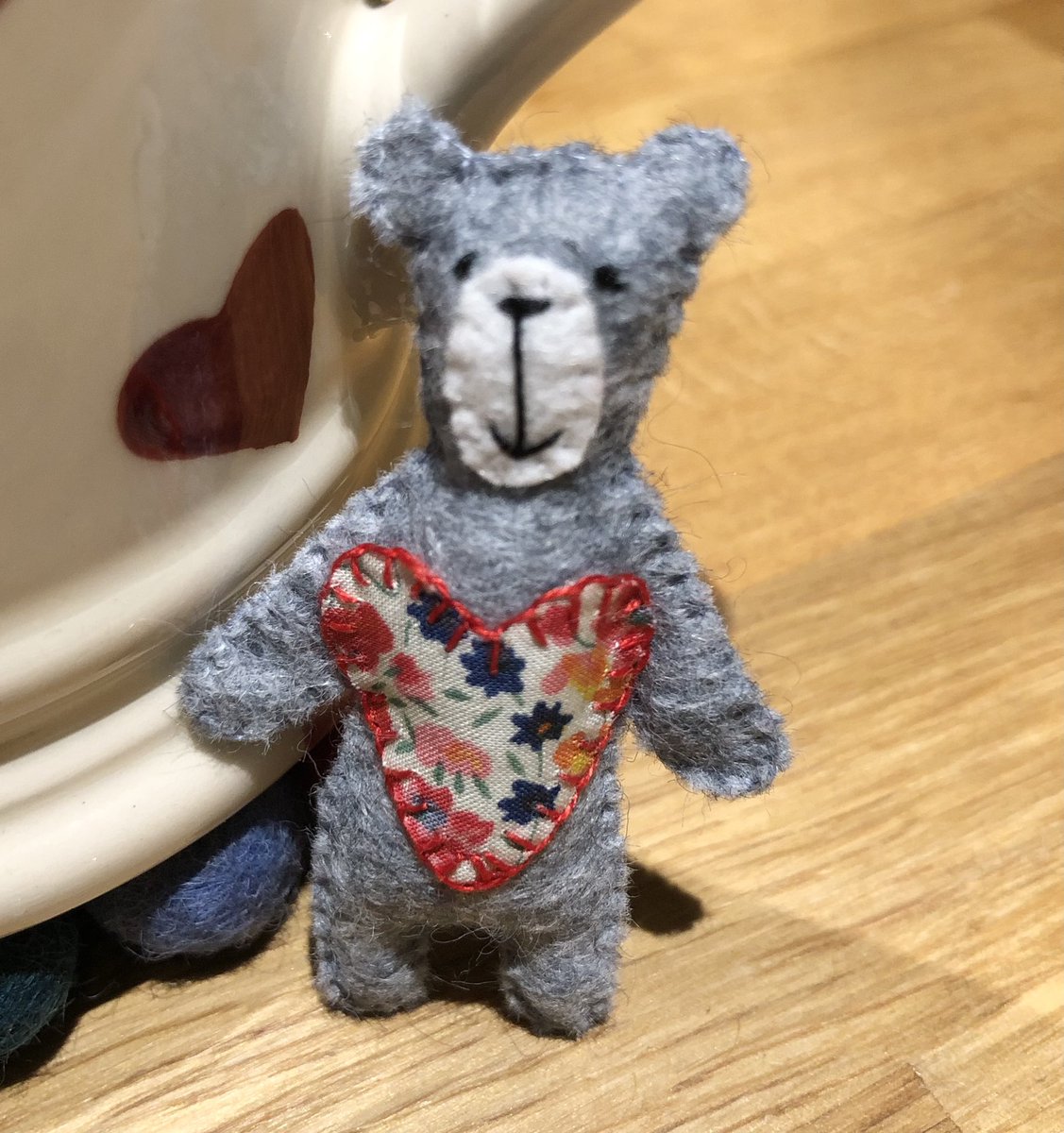 HeartFeltJudy's tweet photo. New #Liberty Tana Lawn heart #pocketbear now on my #etsyshop 😊💖🐻
#bears #pocketbear #minibears #pockethug #bear #minibear #teddybear #etsyseller #handsewn https://t.co/zt5Wo3bW6G