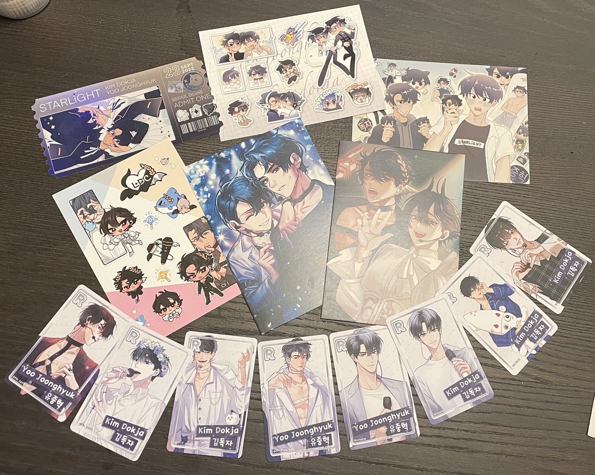 akikoooo's tweet photo. I GOT MY JOOKDOK IDOLS SET THE OTHER DAY 😳💦 cursing the lighting in my house EVERYTHING LOOKS SO GOOD 😭😭😭💗 https://t.co/6k5tFHrUfg