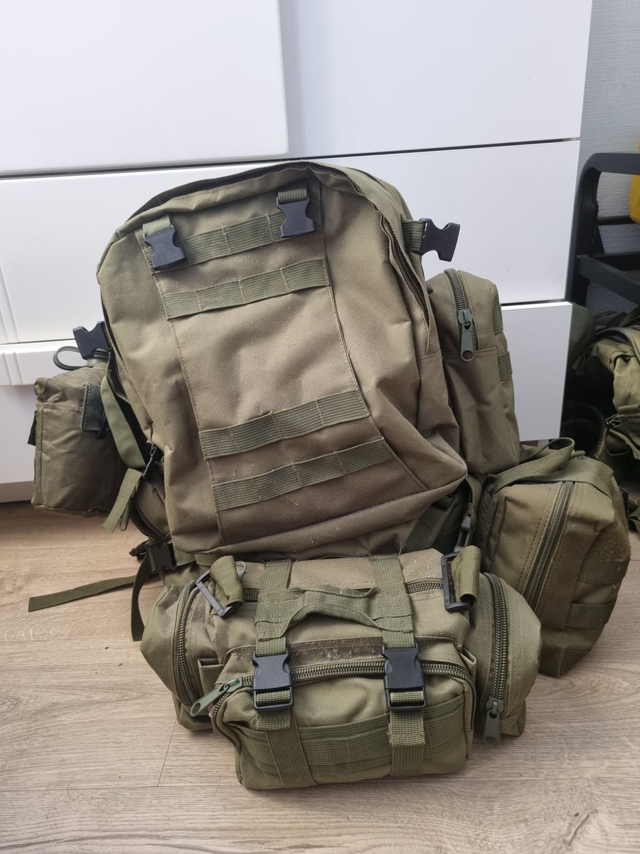 Затеял ревизию своего тревожного рюкзака на фоне новостей из Алматы. Наверное, это много говорит о моей тревожности, особенно с учетом того, что живу я в Астане