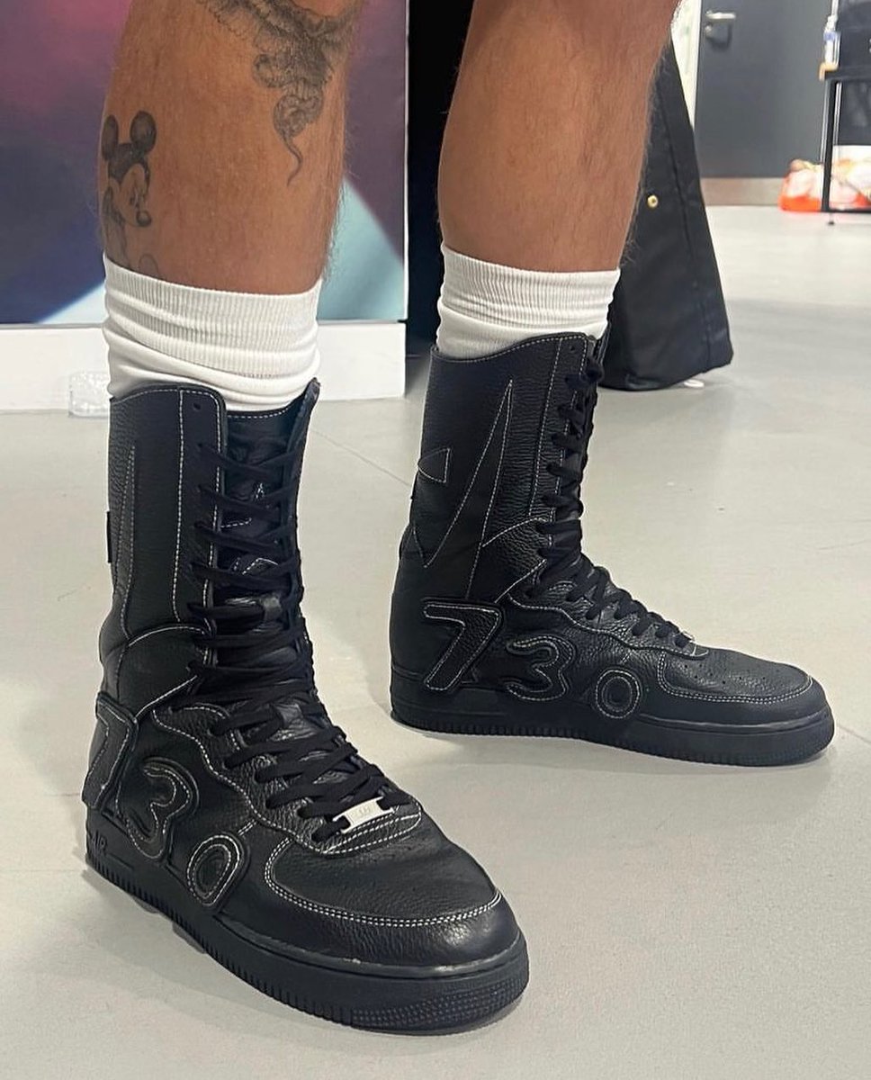 hookfansite's tweet photo. Photos of HOOK from Yuji Okura's Instagram.  

Yuji makes HOOK's boots.

https://t.co/dnMpe03I5q https://t.co/iM52rSzKwz