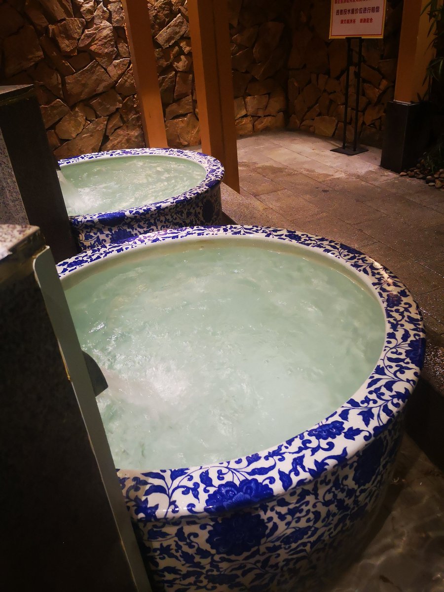 leweric53's tweet photo. 寒潮来袭的日子里，最适合南方小土豆泡汤了。水汽氤氲…一切不要太美好😏 https://t.co/4du5wIokYi