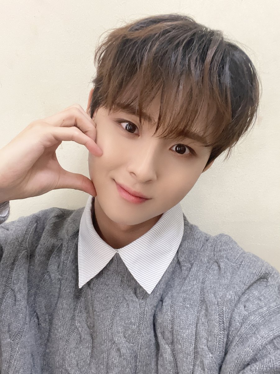 dkz_dy's tweet photo. #민규 #MINGYU
날씨가 정말 너무 춥네요🥶 아리들 감기조심>< https://t.co/TrDErASD15