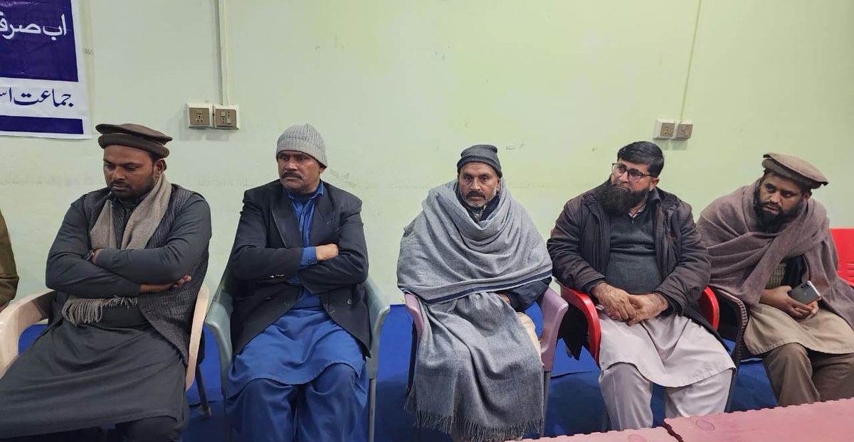 JispOfficial's tweet photo. #چوبارہ:راؤ محمد ظفر امیر جماعت اسلامی جنوبی پنجاب نے عاصم اقبال گجر امیدوار صوبائی حلقہ 281 اور ان کی  ٹیم سے ملاقات کی،الیکشن کمپین کا جائزہ لیا اور ہدایات دیں ۔
اس موقع پر صہیب عمار صدیقی قیم صوبہ، مبشر نعیم چودھری امیر ضلع لیہ ہمراہ تھے۔
#JamaateIslami #Elections2024 #pp281 https://t.co/dMTDOgEdmW
