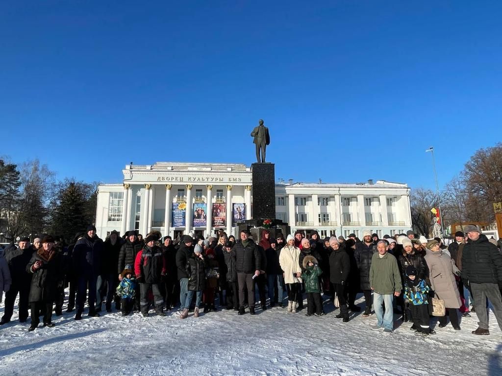 #Брянск'ие коммунисты и сторонники партии собрались у памятников #Ленин'у.

kprf32.com/news/100-letie…

#Идеи_Ленина_Бессмертны #КПРФ #ЛКСМ_РФ #LeninLives #Ленинжив