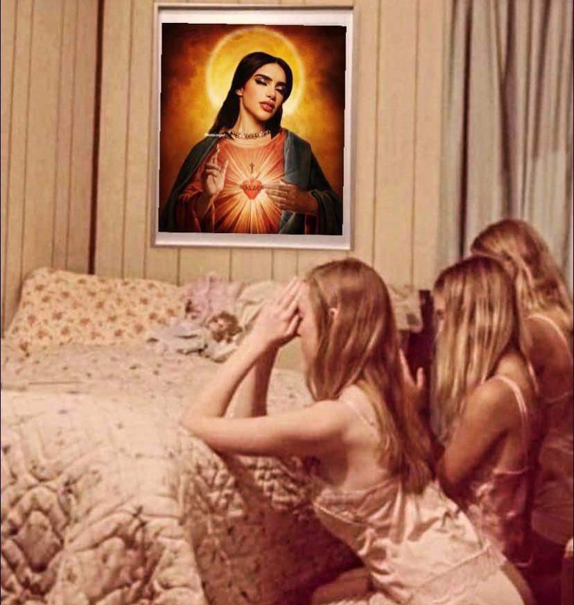 Theforklbb_'s tweet photo. Buenas noches, En El nombre de el padre de el hijo y de Santa Kim Loaiza Amén. 🙏🏻❤️ https://t.co/mKLtW0Wvf6