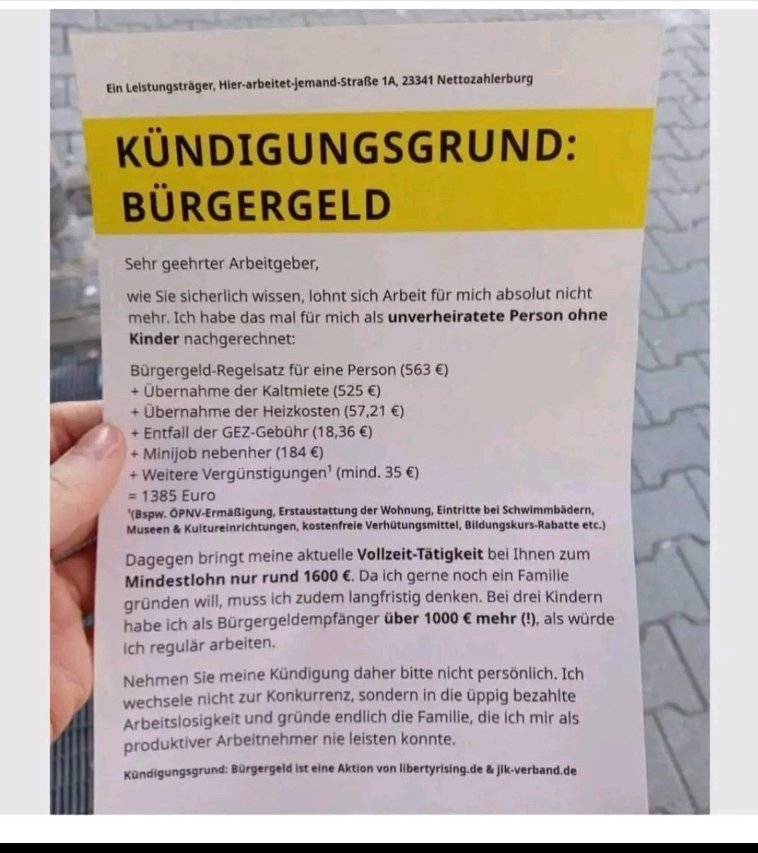 Kündigungsgrund Bürgergeld? Ich habe diesen Flugzettel von @LibertyRisingHQ bekommen. In diesem Flyer wird behauptet, dass es besser sei mit #Bürgergeld zu lebe, als Vollzeit für Mindestlohn zu arbeiten. Hier der #Faktencheck. 1/10