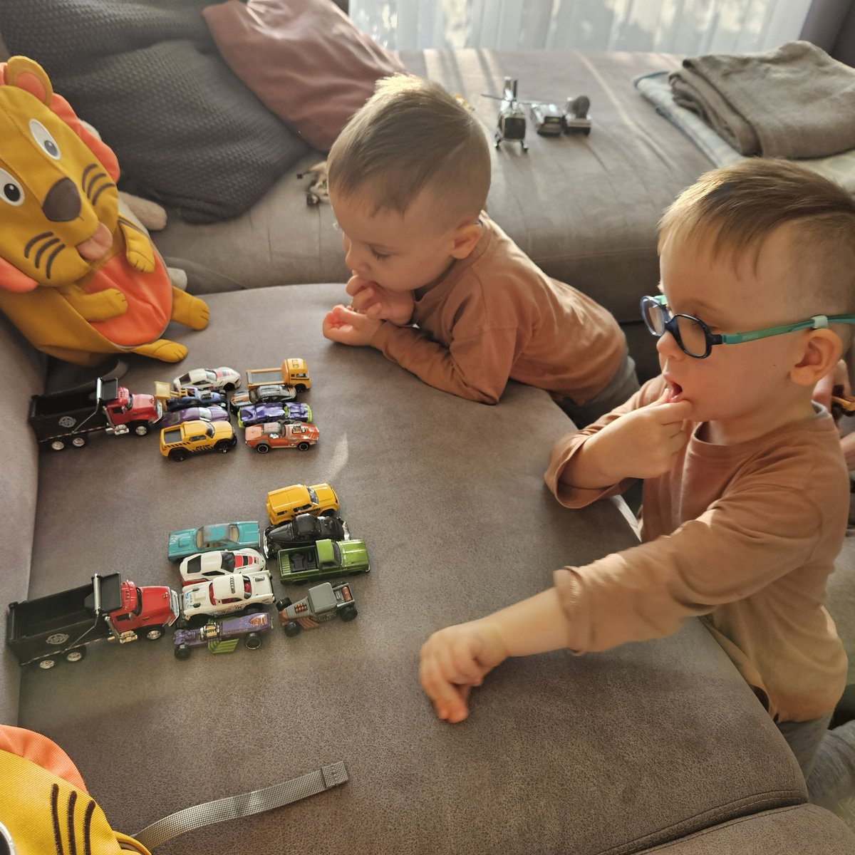 Its hard for you to pack for vacation...
Well try to imagine you can take only 10 cars and 5 animals 😆👀🤟💯🤩
That is real challange 🤪
#travelstory #twinslife #travelling