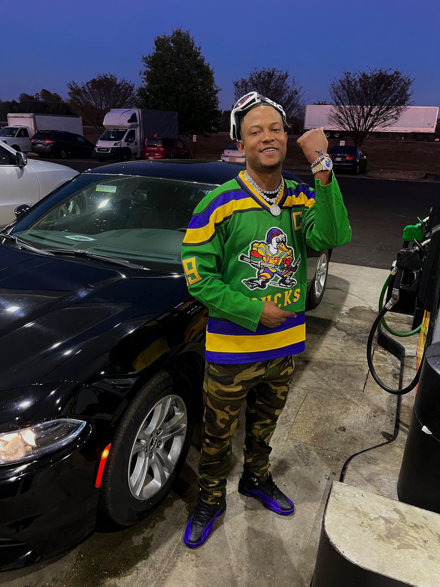 TMG_Nardo's tweet photo. She Know I’m Young &amp; Lit . So She Don’t Bring her Friends Round cause They ALL a Go 🦊 Nigga‼️🍞 https://t.co/mM9Ko3YZuc
