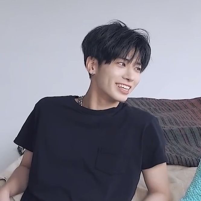 bartendertae's tweet photo. the name’s taehyun. or tae, if you prefer.

bartender on the end of the west-side.

stop in sometime—i’ll make you my signature cocktail :) https://t.co/WdOPUR4rkE