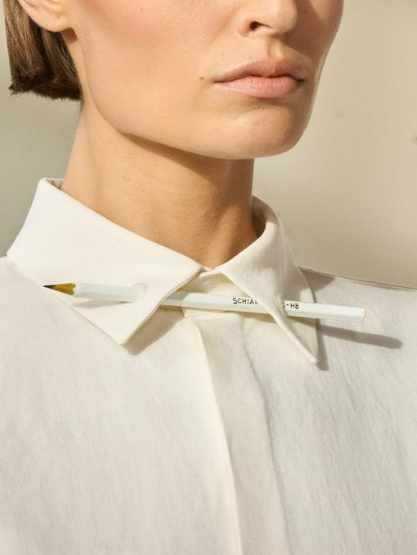 OMG, this collar moment💖
vogue.com.au/fashion/news/s…