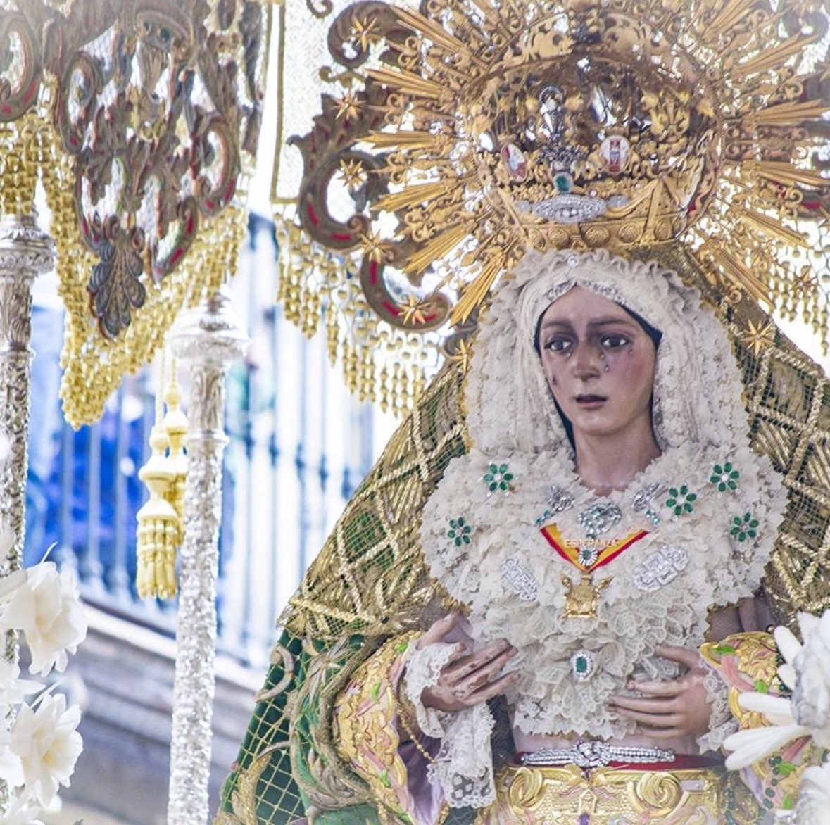 Te contaré mi quebranto
Yo no le temo a la muerte
Le temo a dejar de verte 
Si amanece un Viernes Santo