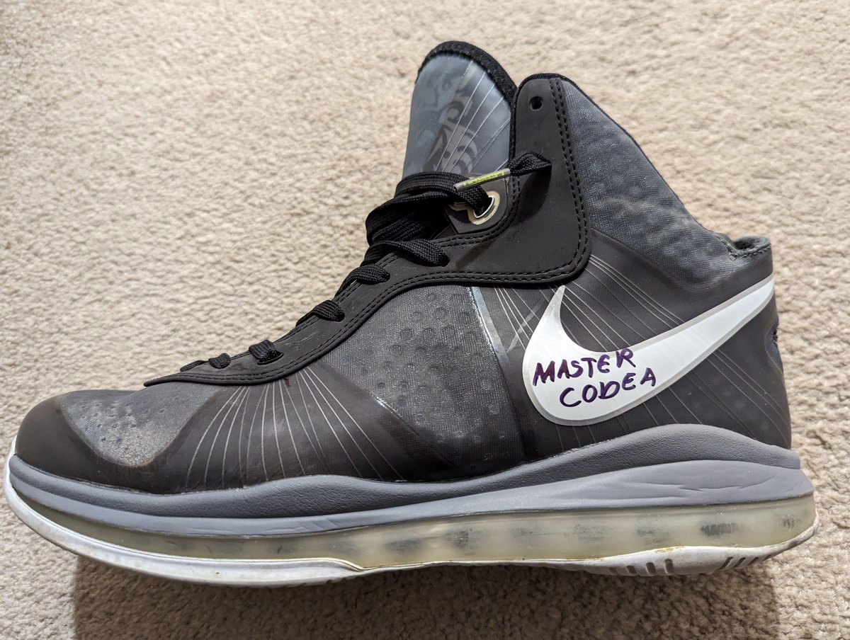 PNWSneakerSlave's tweet photo. #DebtOrDamage https://t.co/rdQadzUf0R
