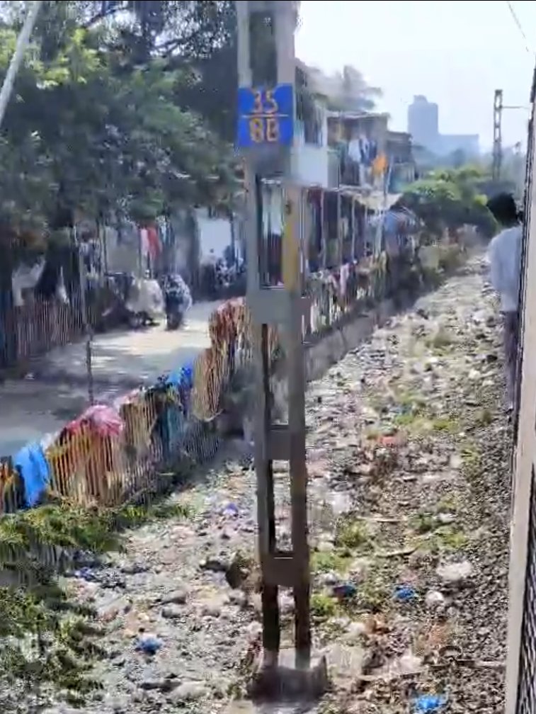 mumbaimatterz's tweet photo. This is real "Suffer" in #MumbaiLocal &amp; not the Safar that commuters expect.

Don't think any "Deep Cleaning" Experts will accept the CHALLENGE of cleaning this  stinking mess between Dahisar &amp; Borivali

@mybmc @drmbct @RailMinIndia @RailwaySeva 

Did someone spot Dahisar River? https://t.co/bvd9eEBnuR
