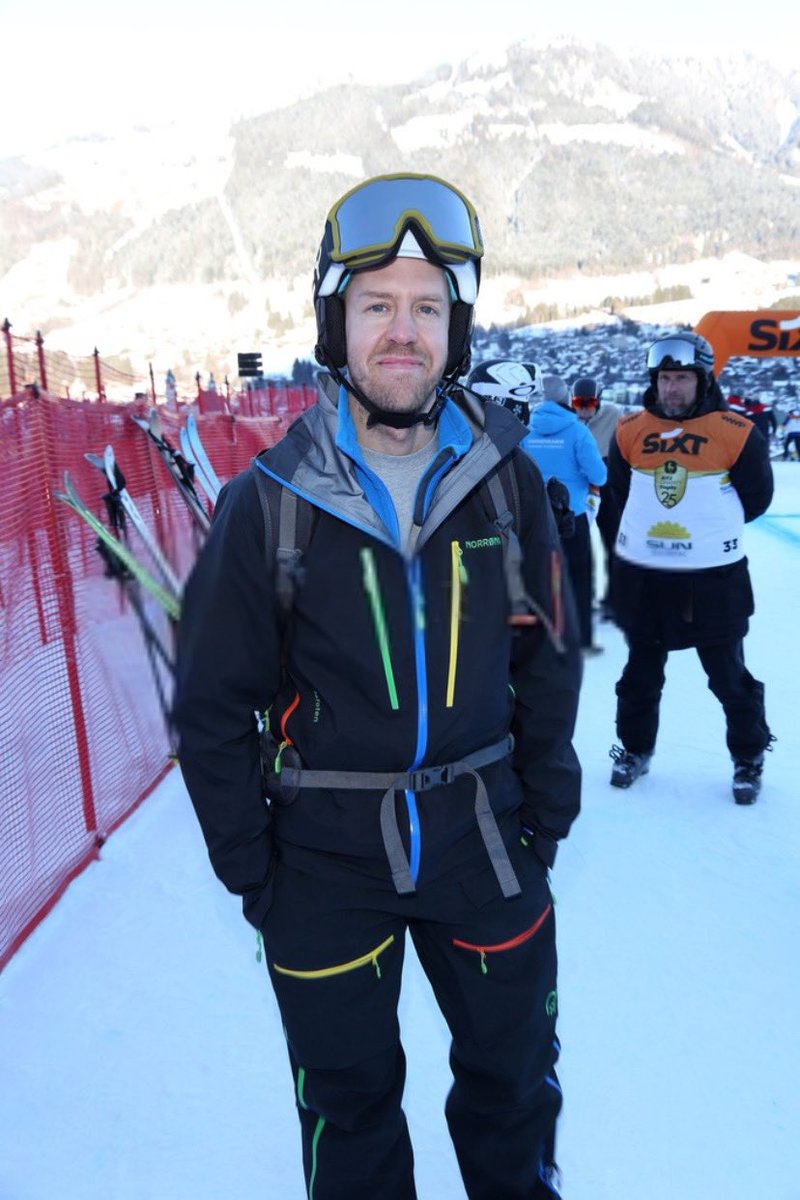 Sebastian Vettel at Kitzbühel skiing event in Austria 🏂☃️☺️

#Vettel #SV5 #Seb5