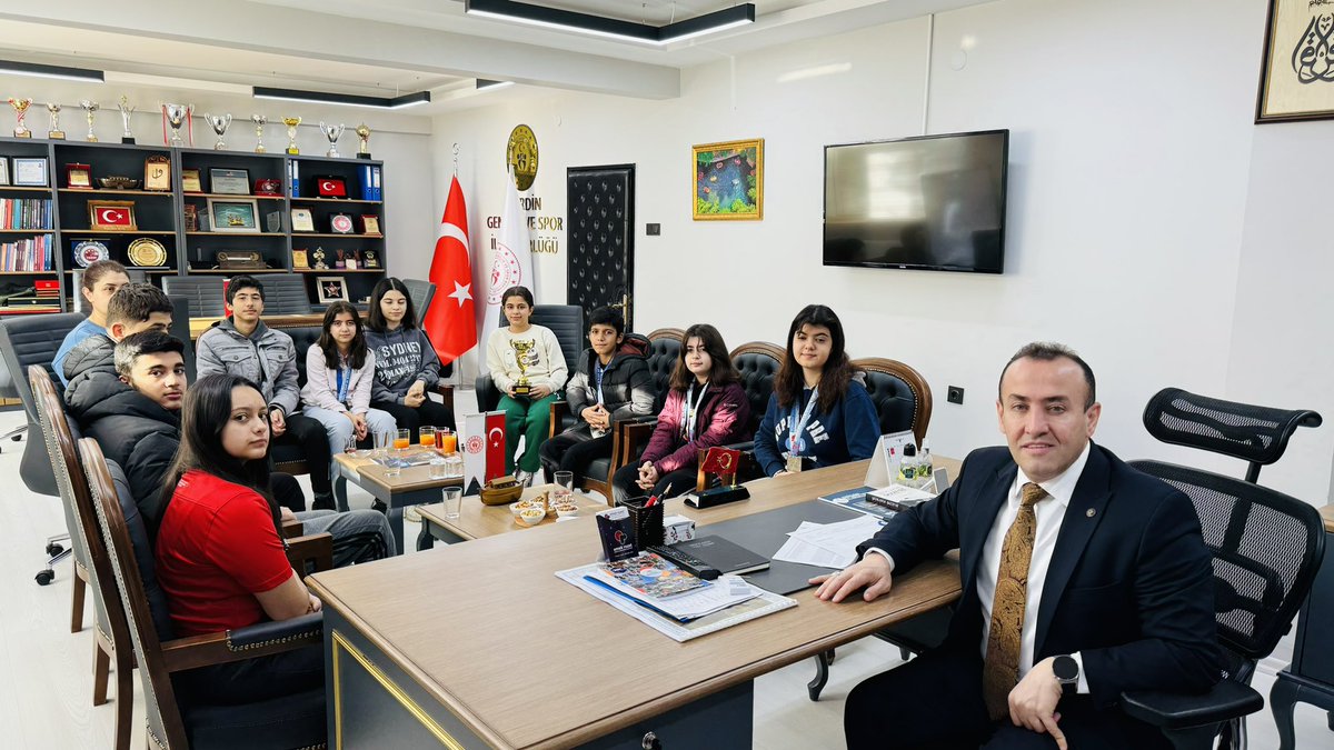 BeytullahBirlik's tweet photo. 15-19 Ocak 2024 tarihleri arasında Mersin’de yapılan Havalı Silahlar Federasyon Kupası ve Milli Takım Seçmesi Yarışmasında dereceye giten sporcularımızı ağırladık. Sporcularımızı ve Antrenörlerini tebrik eder, başarılarının artarak devamını dilerim. 
@OA_BAK @tuncay_akkoyun 
@gencliksporbak