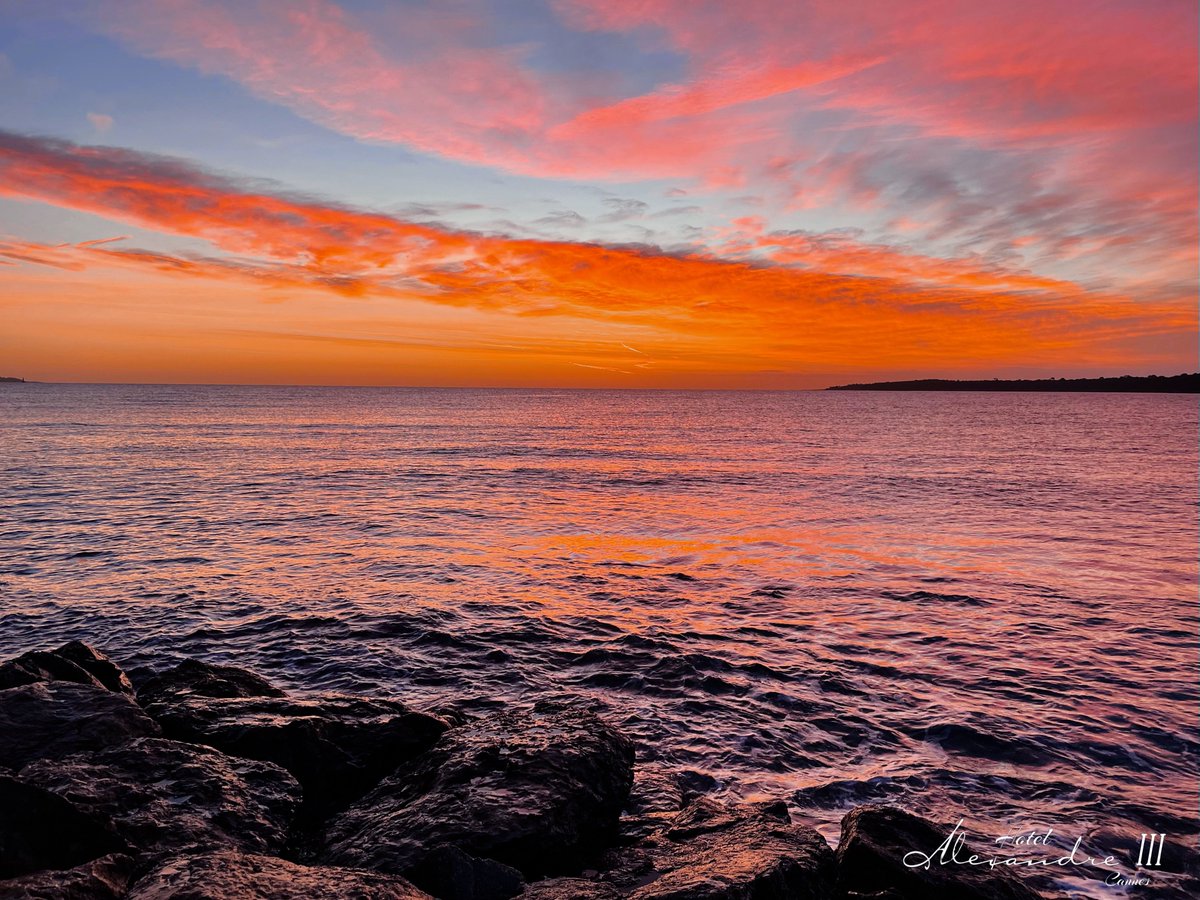 Magnifique. 

#magnifique #magnificent #magnifico #sunrise #onlyincannes #cannes #cannes2024 #cotedazurfrance #cannessoleil