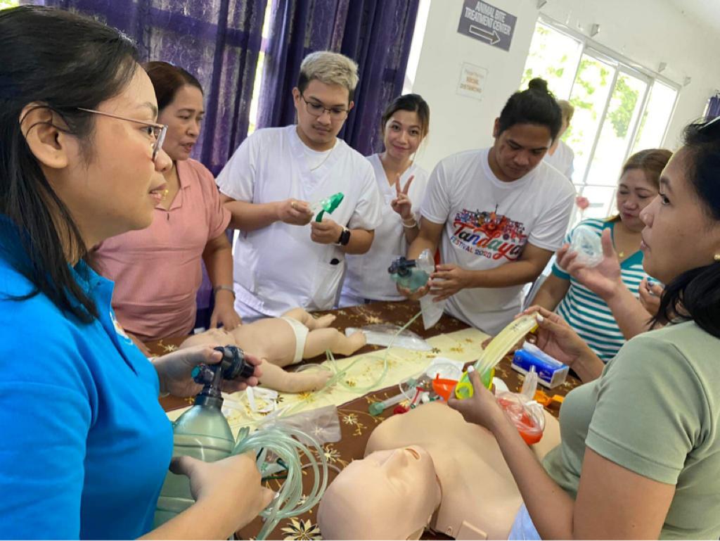 Margaret from <a href="/CUH_Resus/">CUH_Resus</a>, visited Samar Provincial Hospital on behalf of <a href="/CambGHP/">Cambridge Global Health Partnerships</a>.
She facilitated training to 34 members of staff in the ED including BLS, defib, A-E and airway management. 
Margaret also donated an emergency transfer bag on behalf of <a href="/CUH_NHS/">Cambridge University Hospitals NHS</a> and <a href="/CambGHP/">Cambridge Global Health Partnerships</a>. #Kind