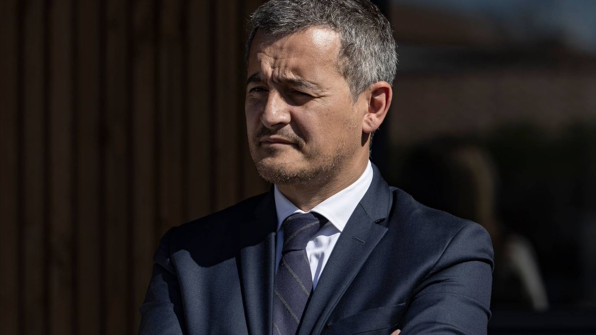 VilainCat's tweet photo. Gérald Darmanin : "Les agriculteurs qui occupent une autoroute, c'est une lutte légitime, alors que les écologistes qui occupent une autoroute, c'est de l'éco-terrorisme." https://t.co/ZQo7aNnJpA
