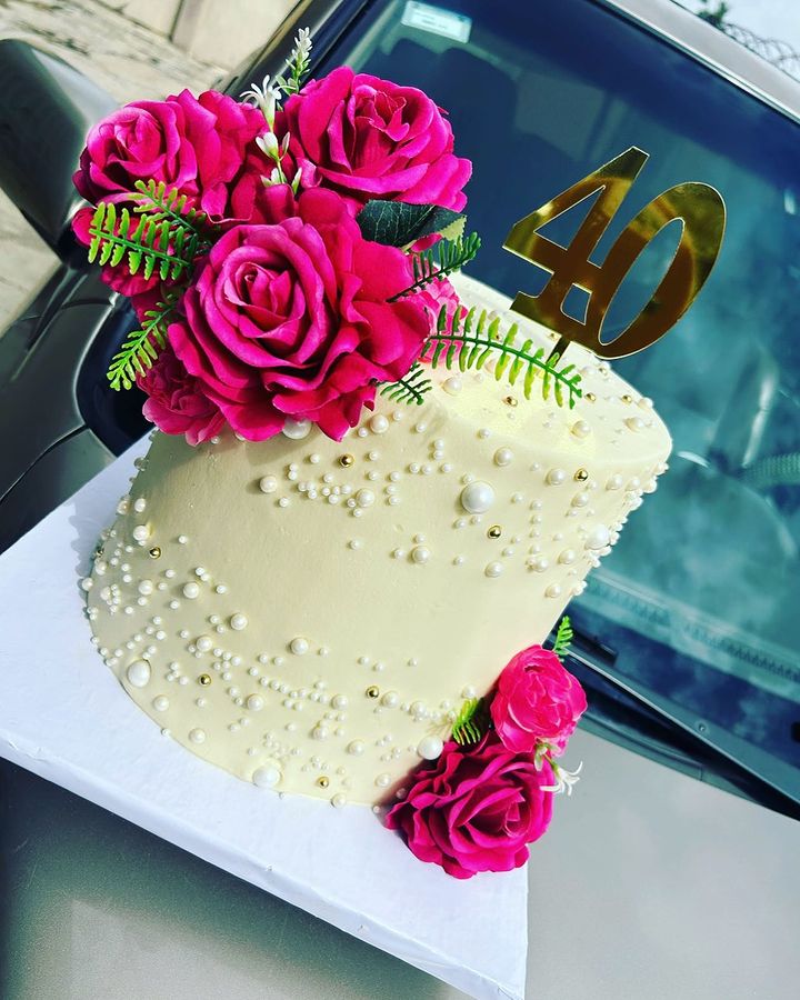 JayleenRickie's tweet image. Mimi Natengeneza Keki Karibuni wote kuweka Order
 Nicheki Dm kuweka oda Yako😋