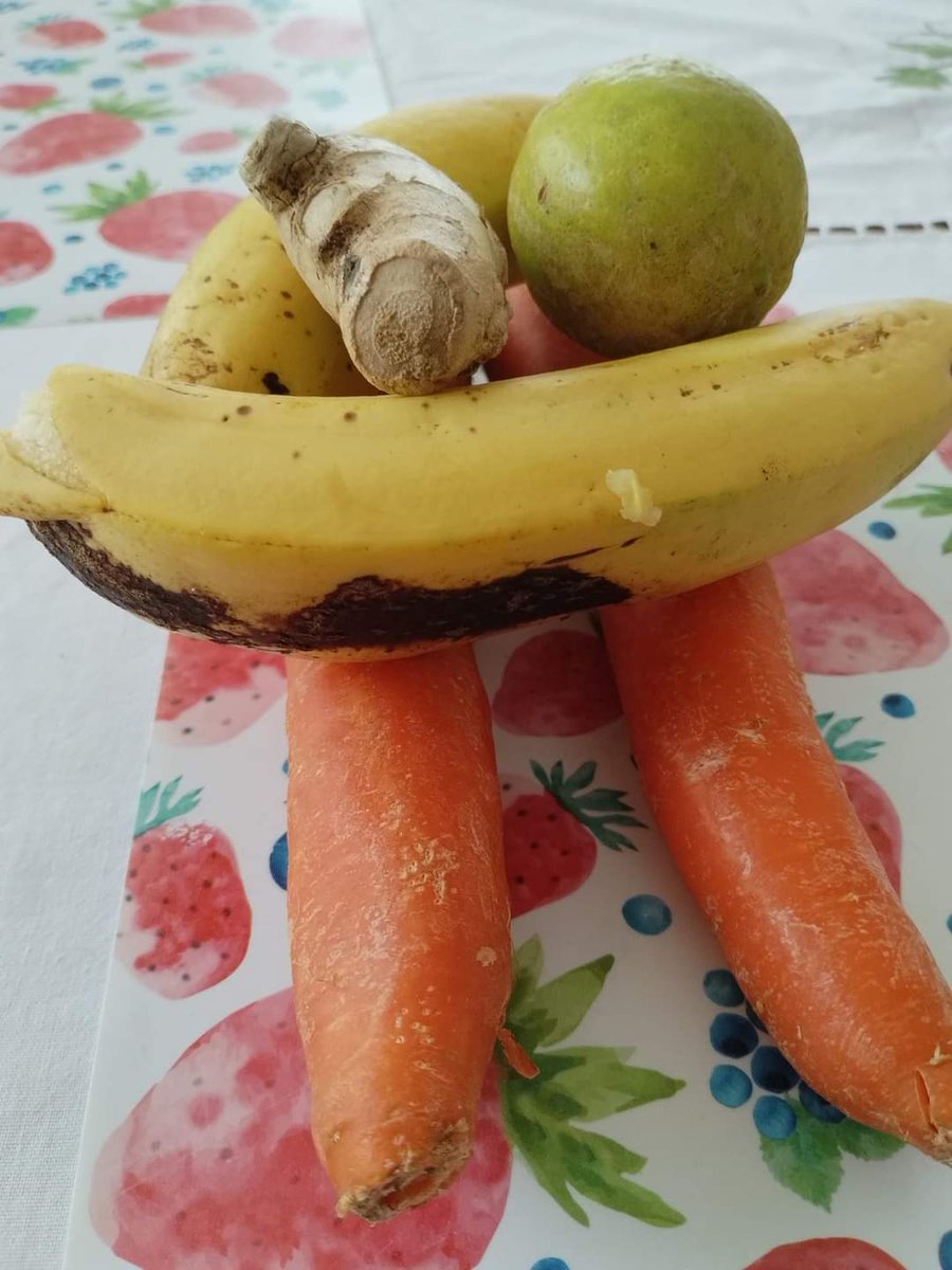 Carrot drink for this morning.. (Two carrots, 1lime, two ripe bananas, 1finger of ginger. 2glasses of water. Blend the carrots and ginger first. Strain and then squeeze lime into the juice. Add bananas abd blend. Enjoy your simple drink.