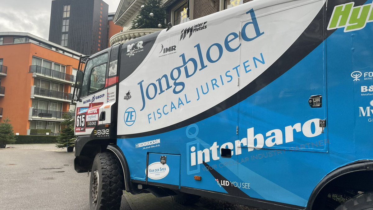 De eerste Truck waar de Huzinks mee reden tijdens Dakar is in Nederland. Nagenieten van Dakar ? De truck staat nog tot eind januari 2024 aan de Marthalaan 5 in Enschede. Tijdens kantoortijden (8.30-18.00) kun je naast de truck op de foto . In het weekend ook te bekijken . #Dakar