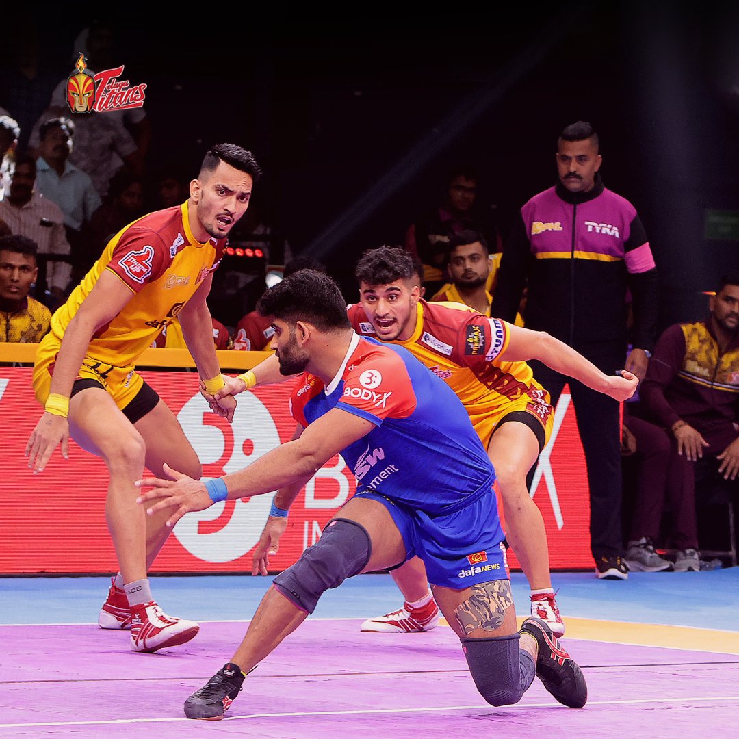 Telugu_Titans's tweet photo. Check out the Match photos 📸 from last night's match against Haryana Steelers!
#TTvHS

#MatchPhotos #HomeLeg #Hyderabad #GachibowliIndoorStadium #KabaddiTime #Kabaddi #TeluguTitans #HaryanaSteelers #PKLSeason10 #Prokabaddi #ProKabaddiLeague #HarSaansMeinKabaddi #TitansArmy https://t.co/syp4kvlBgM