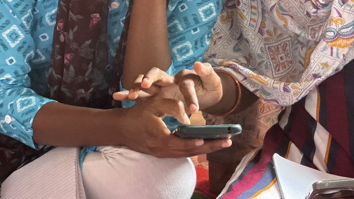 IdeosyncMedia's tweet photo. The @FreeDemIndia initiative is expanding!
We just completed the 1st training in our new year-long #FREEDEMSoliga initiative, which addresses #Soliga tribal communities in the BR Hills of #Karnataka with #DMIL skills & knowledge! #DigitalSkills #MIL @VenuArora1 @waccglobal https://t.co/Z9D3wsMLbh