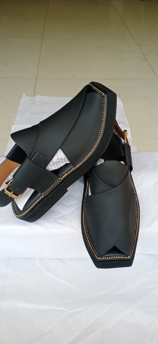 SalaarChappal's tweet photo. Kaptaan Chappal Available 

-Colors : Black, Brown, Mustard
-Sizes: 7, 8, 9, 10, 11, 12
-Processing Time: 4-5 hours 
-Delivery Time: 02 Days Max
-Delivery Charges: Free of Cost all over Pakistan https://t.co/5nGqgQqaFi