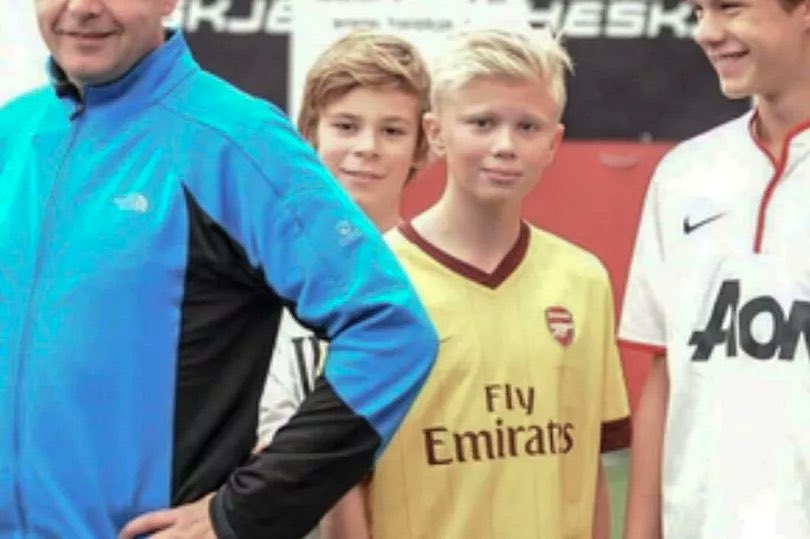 Arsenal make his dream come true pay the release clause🤝. repost and like if you have identified him.❤️ Arsenal is a dream for every talent.