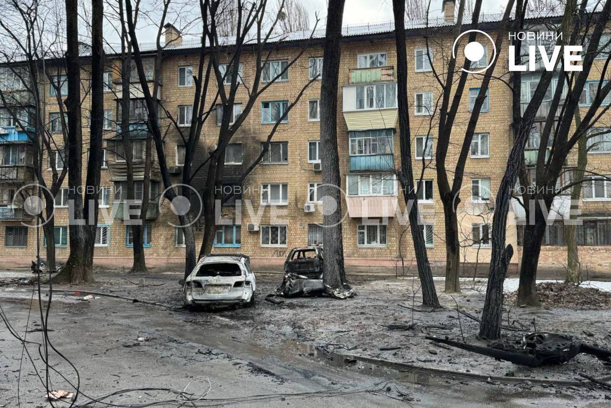 kyiv today.

in the building still is an unexploded projectile, people are being evacuated from their own homes

FUCK russia, FUCK EVERYONE who tolerates russia

#russiaIsATerroristState