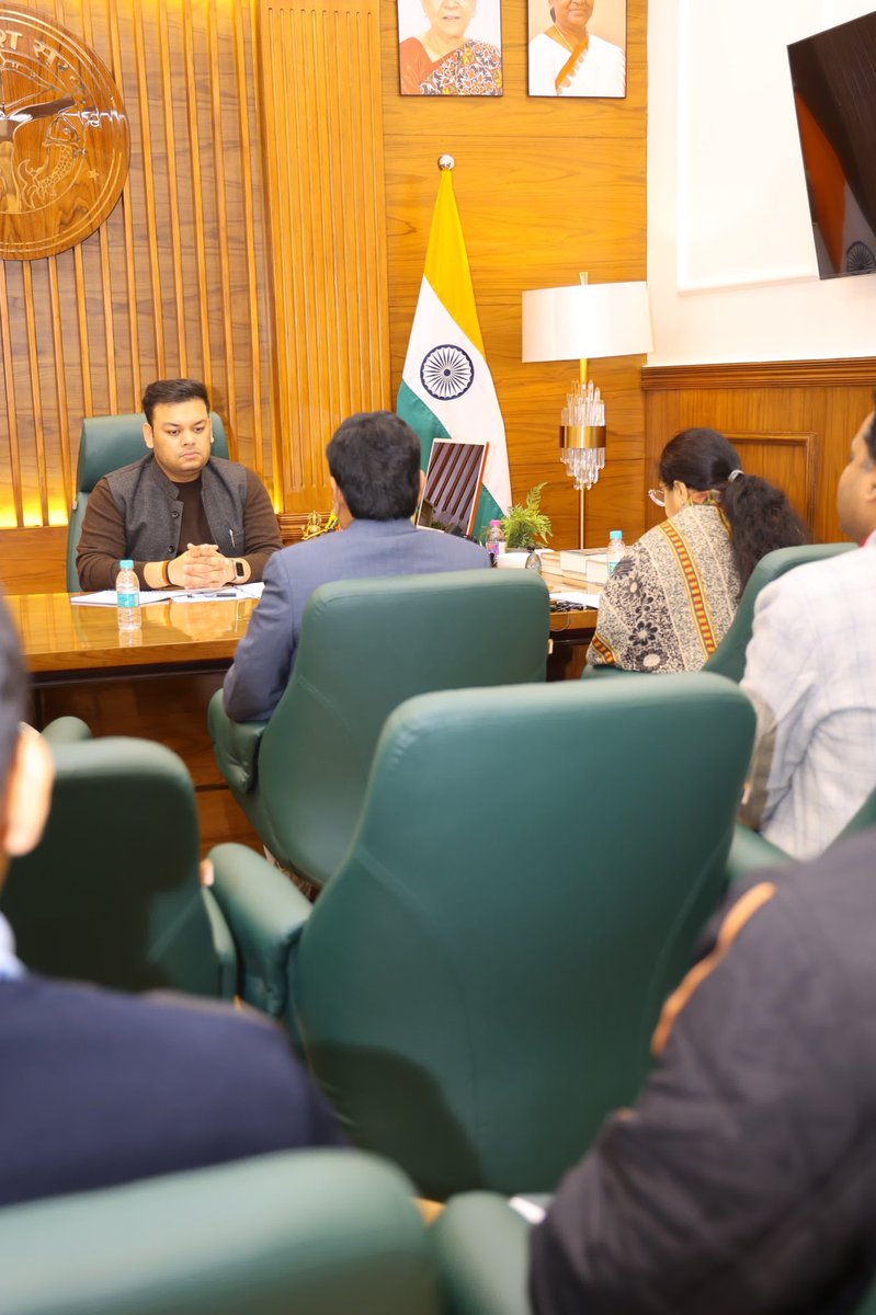आज विधानसभा स्थित कार्यालय में <a href="/basicshiksha_up/">Department Of Basic Education Uttar Pradesh</a> के अधिकारियों के साथ विभागीय परियोजना की समीक्षा बैठक की।