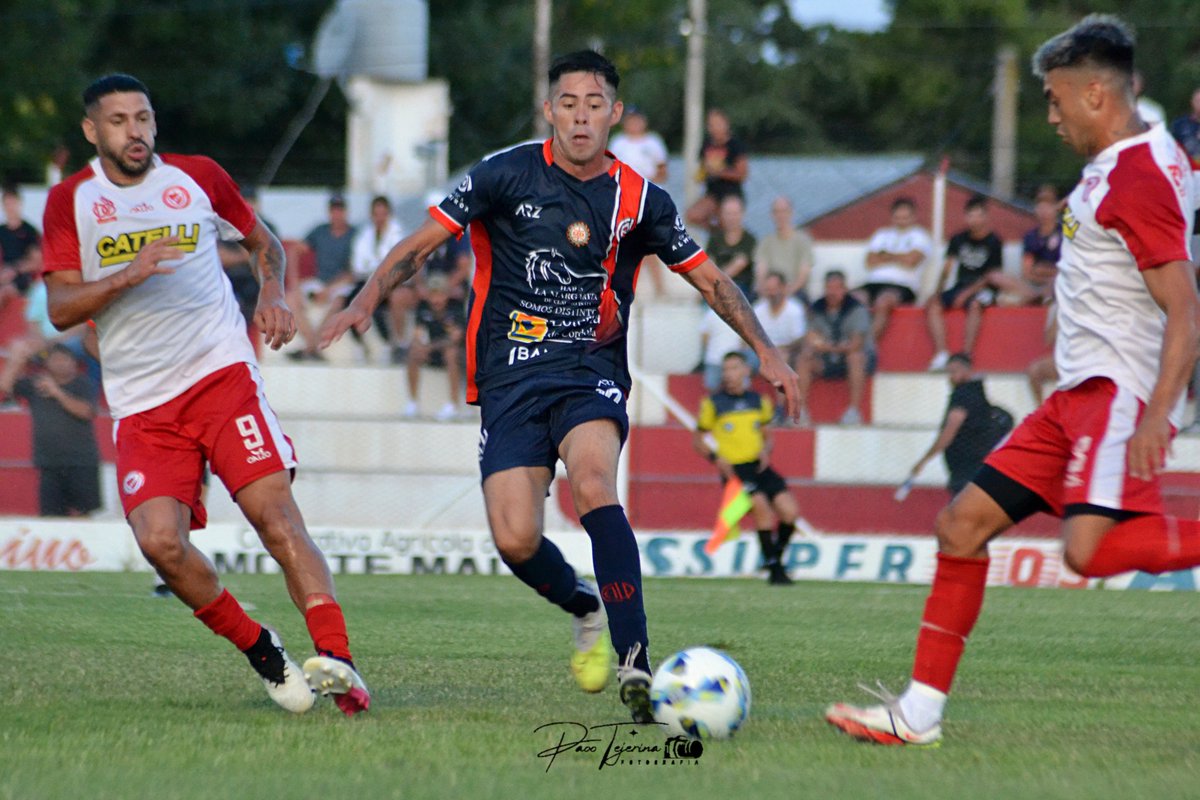 Ascenso del Interior (@ascensointerior) on Twitter photo 🇦🇷#TorneoRegional. ¡Avanzó desde los penales!
📌 La "P" cayó en Monte Maíz, empató en el global y avanzó a la final desde los 12 pasos.
LAMBERT (Monte Maíz) 1 (3) - LAS PALMAS (Cba.) 0 (4)
📸 Foto: <a href="/PaooTejerina/">Paoo Tejerina ♡</a> (<a href="/cronometro_en0/">Cronómetro en cero</a>).
LINK DE LA NOTA👇:
ascensodelinterior.com.ar/noticias/32545… 🇦🇷#TorneoRegional. ¡Avanzó desde los penales!
📌 La "P" cayó en Monte Maíz, empató en el global y avanzó a la final desde los 12 pasos.
LAMBERT (Monte Maíz) 1 (3) - LAS PALMAS (Cba.) 0 (4)
📸 Foto: <a href="/PaooTejerina/">Paoo Tejerina ♡</a> (<a href="/cronometro_en0/">Cronómetro en cero</a>).
LINK DE LA NOTA👇:
ascensodelinterior.com.ar/noticias/32545…