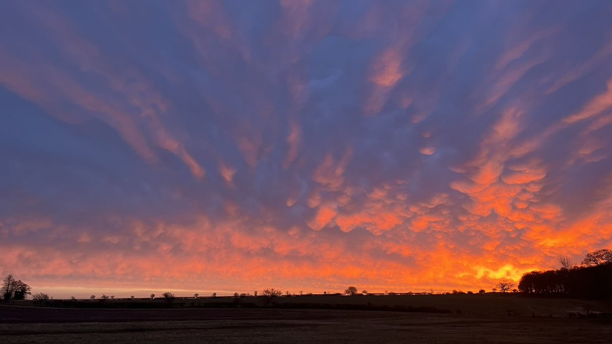 mfahy85's tweet photo. Red sky at morning in kings Lynn @ChrisPage90 @WeatherAisling https://t.co/jGmleMHfZT