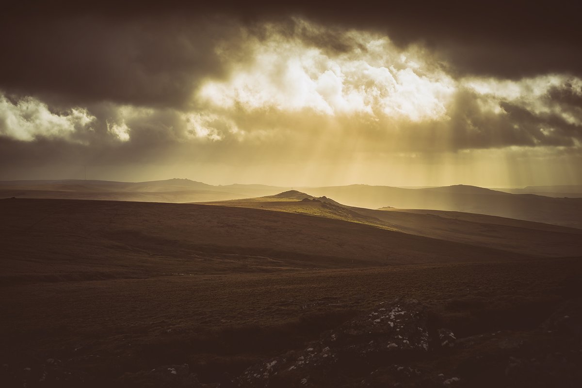 Looking towards #SharpTor and #HareTor on #Dartmoor (warning flags out for firing) ... from a very successful adventure with #artist Ewan Walton yesterday ... lots more images to follow, and a blog entry that nobody will read 🤣 #DartmoorPhotography #LandscapePhotographer #Devon