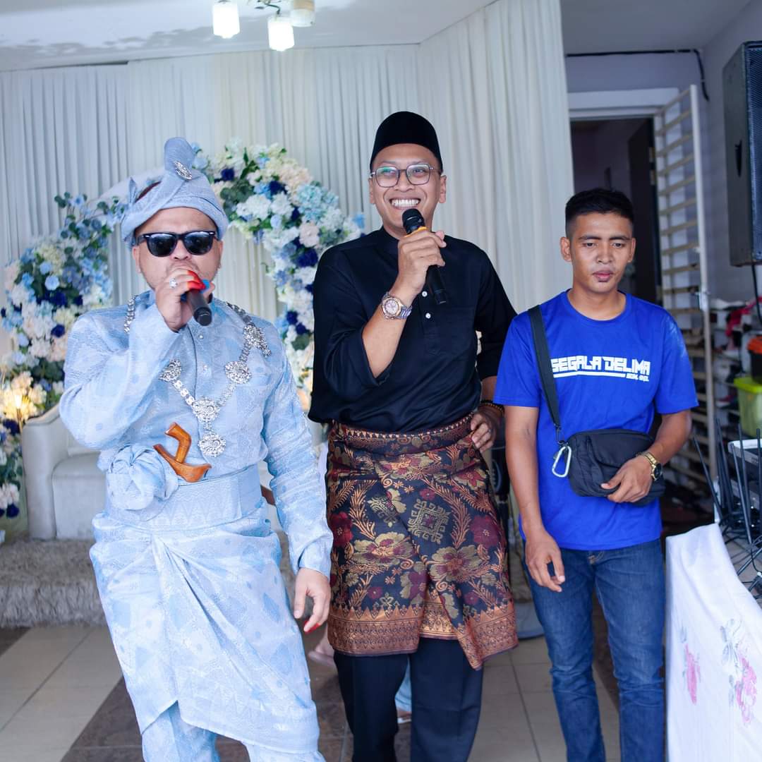 GxProduction's tweet photo. Korang kenal tak siapa? 🤭

Auto meriah Majlis bila Dj Hot FM pun ada sekali~

Ipoh , Perak 
.
Sedang mencari photoghapher? sila hubungi kami :
.
📱+60 175361727
✉gxproductionwedding@gmail.com
.
#gxproductionwedding #gxproductionevent #photographerIpoh #videographerIpoh #Event https://t.co/eDiHShBTcc