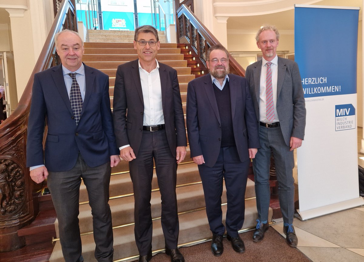 Wo steht die Milchwirtschaft Anfang 2024? Antworten geben (v.l.n.r.) Eckhard Heuser, Hauptgeschäftsführer des MIV, MIV-Vorsitzender Peter Stahl, sein Stellvertreter Hans Holtorf und MIV-Geschäftsführer Dr. Björn Börgermann auf der PK nach dem Milchpolitischen Frühschoppen.