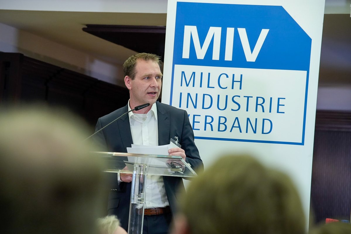 Diplomatisch, sachlich, pointiert: So führte auch in diesem Jahr Patrick Liste, Chefredakteur des Wochenblatts für Landwirtschaft und Landleben, durch den Vormittag. Vielen Dank für die Moderation des Milchpolitischen Frühschoppens 2024!
