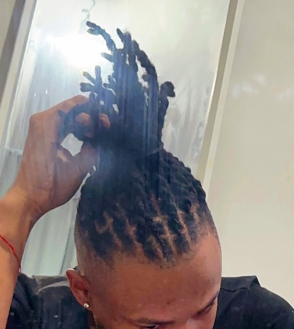 mariotheoracle's tweet photo. Iโm a magician by the way ๐ซณ๐ฝโจ
#LocDup #HandMade #LocExtension #HumanHair #MarioTheArtist https://t.co/EdWaxPFi1v