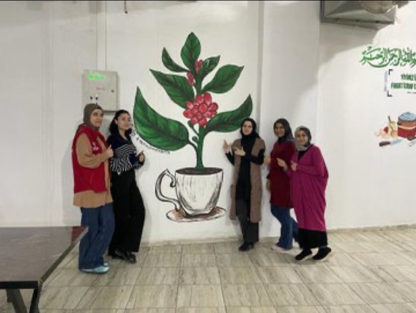 IgdirKYGM's tweet photo. 📌Süreyya Sülün Hanım Yurdu C Blok

Gençlik Merkezi Gönüllü çalışanların katkılarıyla lokanta-kantin duvarlarımızı renklendirdik🎨🌈

Ellerinize sağlık👏 https://t.co/0ZLcUWz9al