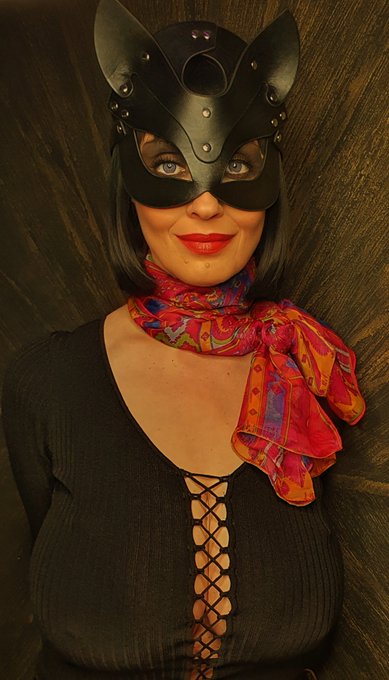 Am I wearing a bra❓️🤔❓️ https://t.co/1CxVpfx1xI