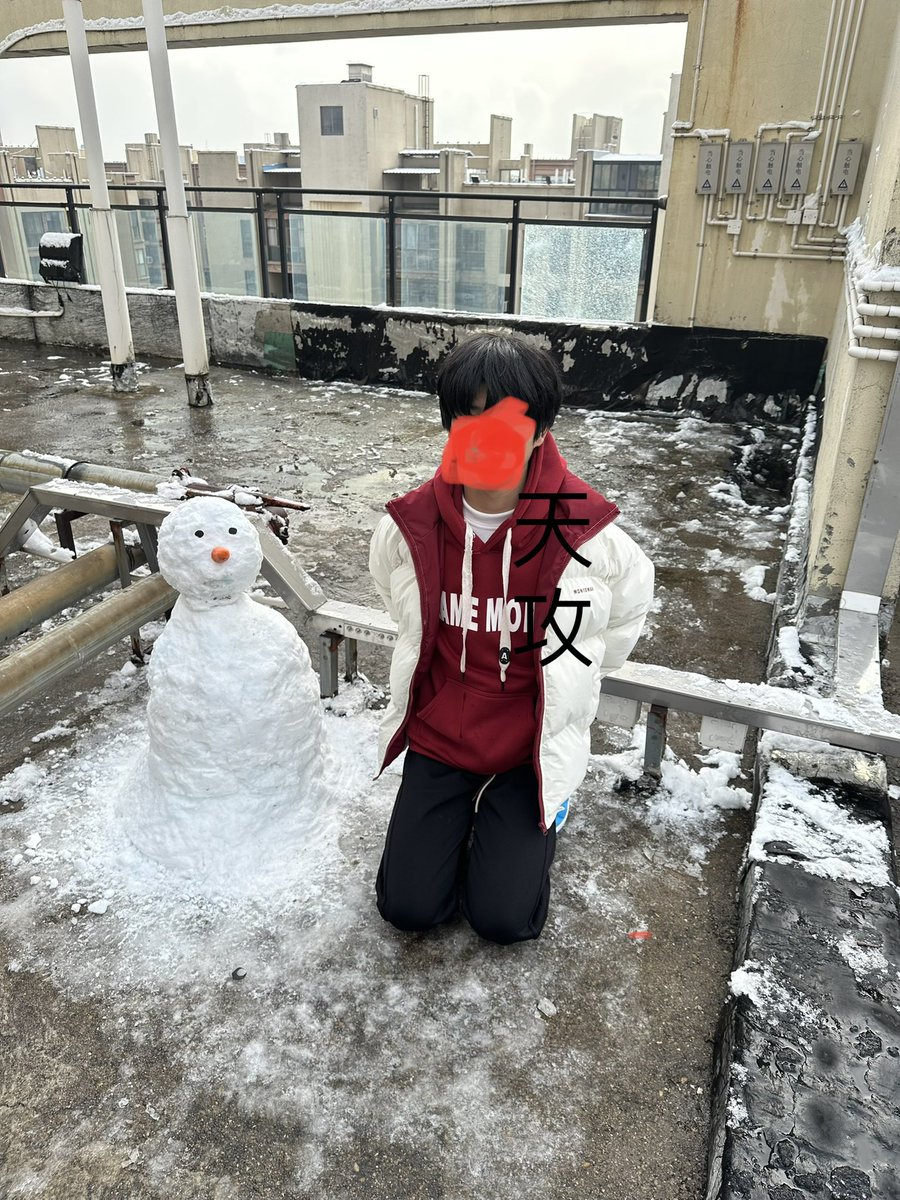 YLSD1521's tweet photo. 下雪了！！！

再收一个家奴，sub的最好，拒绝意淫，口嗨，网调

真心想当我的家奴的，不是口嗨的，先把这个任务做了，不会发出去，也不会威胁你

任务：拍个视频，脱光跪好，磕头，想说的话，喝自己的尿，舔蹲坑/马桶 https://t.co/VuiYfONsck