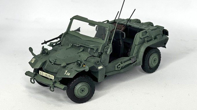 バンダイ 1/35 U.C.ハードグラフ ジオン公国軍 軽機動車 PVN.3/2 サウロペルタ 第1地上機動師団 ヨーロッパ中央方面軍 第6機甲師団 第1大隊本部付 4号車(無線機搭載車輌 ショートアンテナタイプ)完成 
