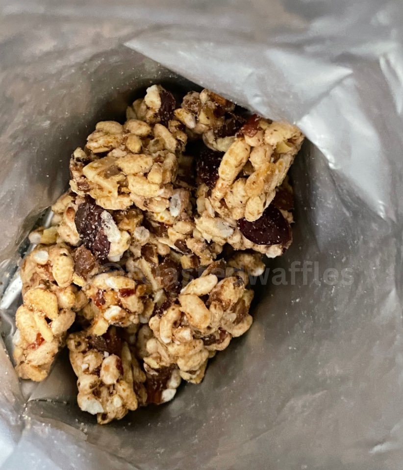 t0astedwaffles's tweet photo. i just discovered a new snack yang sedap and murah😭🤍 rasa dia macam granola bars and this one i suka sebab ada cranberries😋 jarang jumpa dekat kedai tapi kat bag oren murah jeee pls try👇🏻

🖇️: https://t.co/GQtCPXzZ1Q https://t.co/5yJSGtQOhg