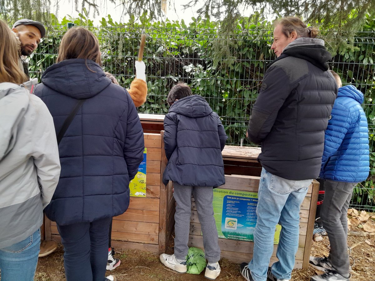 CollegeGouy's tweet photo. Lancement du compost @CollegeGouy : personnels de l'établissement, élèves viendront alimenter le composteur avec les épluchures de cuisine dans un premier temps. Un grand merci @Sidomsa, la Mairie de Vals les Bains, @Ardeche_07 pour leur collaboration.
@Dsden07 #parcourssanté https://t.co/acWwxSZ2My