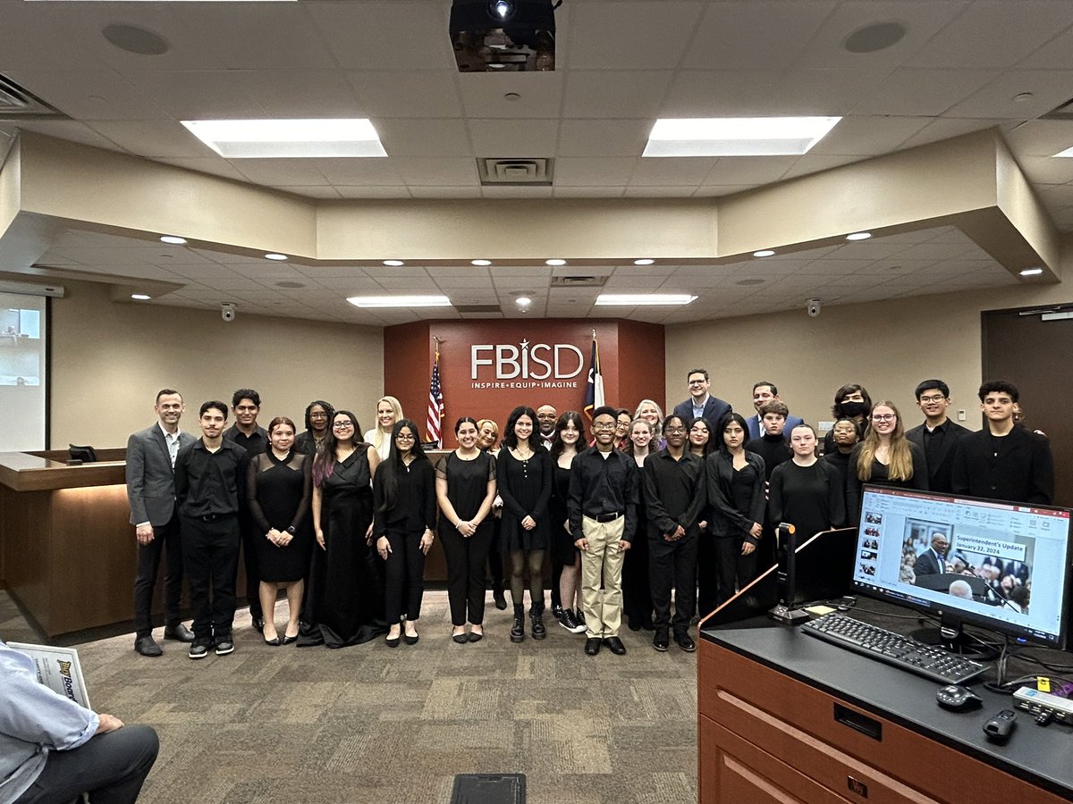 Congratulations to the Travis HS Choir on their fine performance of the National Anthem and their fine performances for the Board Appreciation Reception. @THS_Tigers @travis_choir @FortBendISD @HolkupGene
