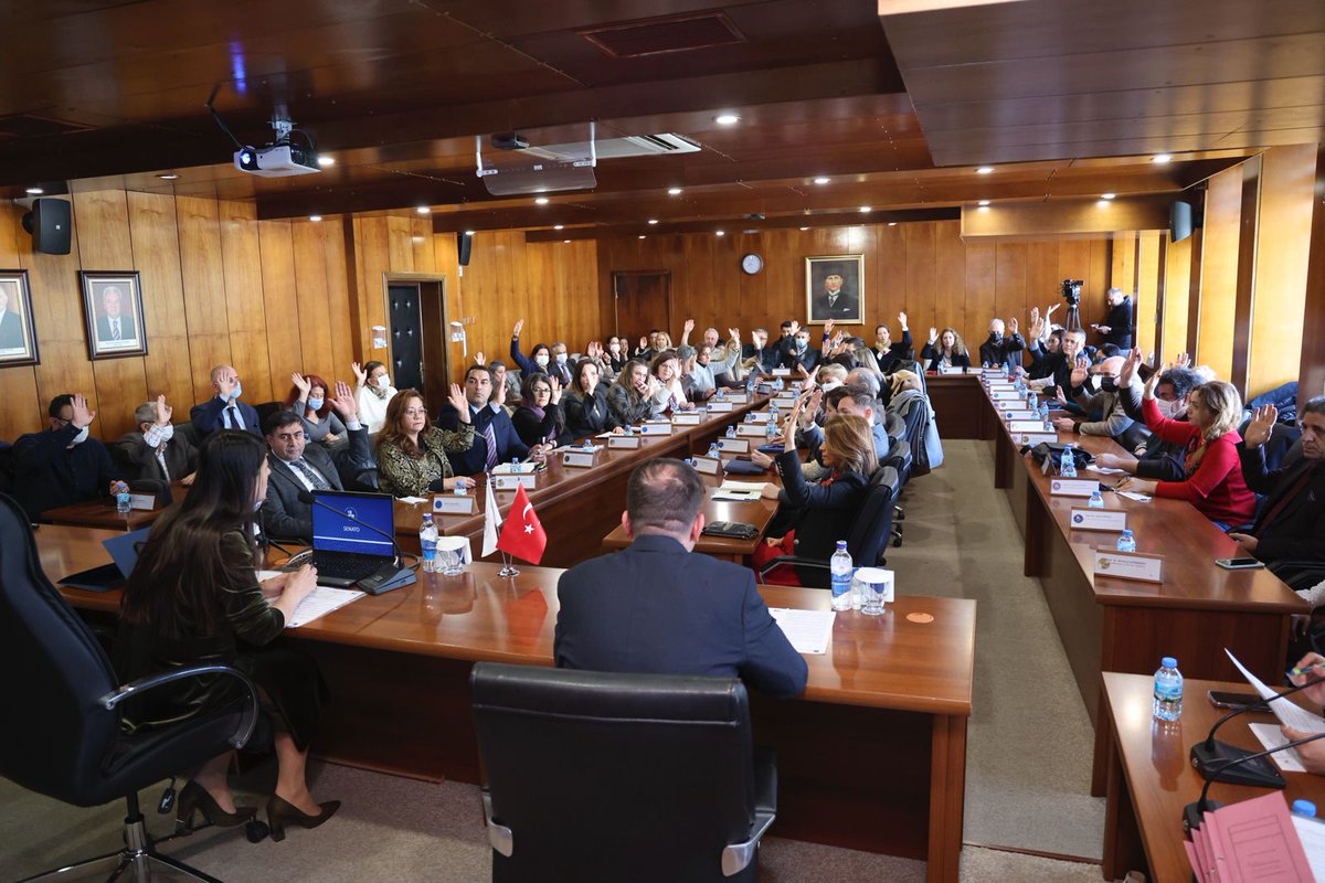 Araştırma Üniversitemizin uluslararasılaşma stratejilerini değerlendirdiğimiz #universitemDEU Senato Toplantısı'nda, Üniversitemizin ulusal ve uluslararası bilim dünyasındaki görünürlüğünü artırmaya yönelik yeni projeleri de gözden geçirdik; sosyal sorumluluk projeleri ile
