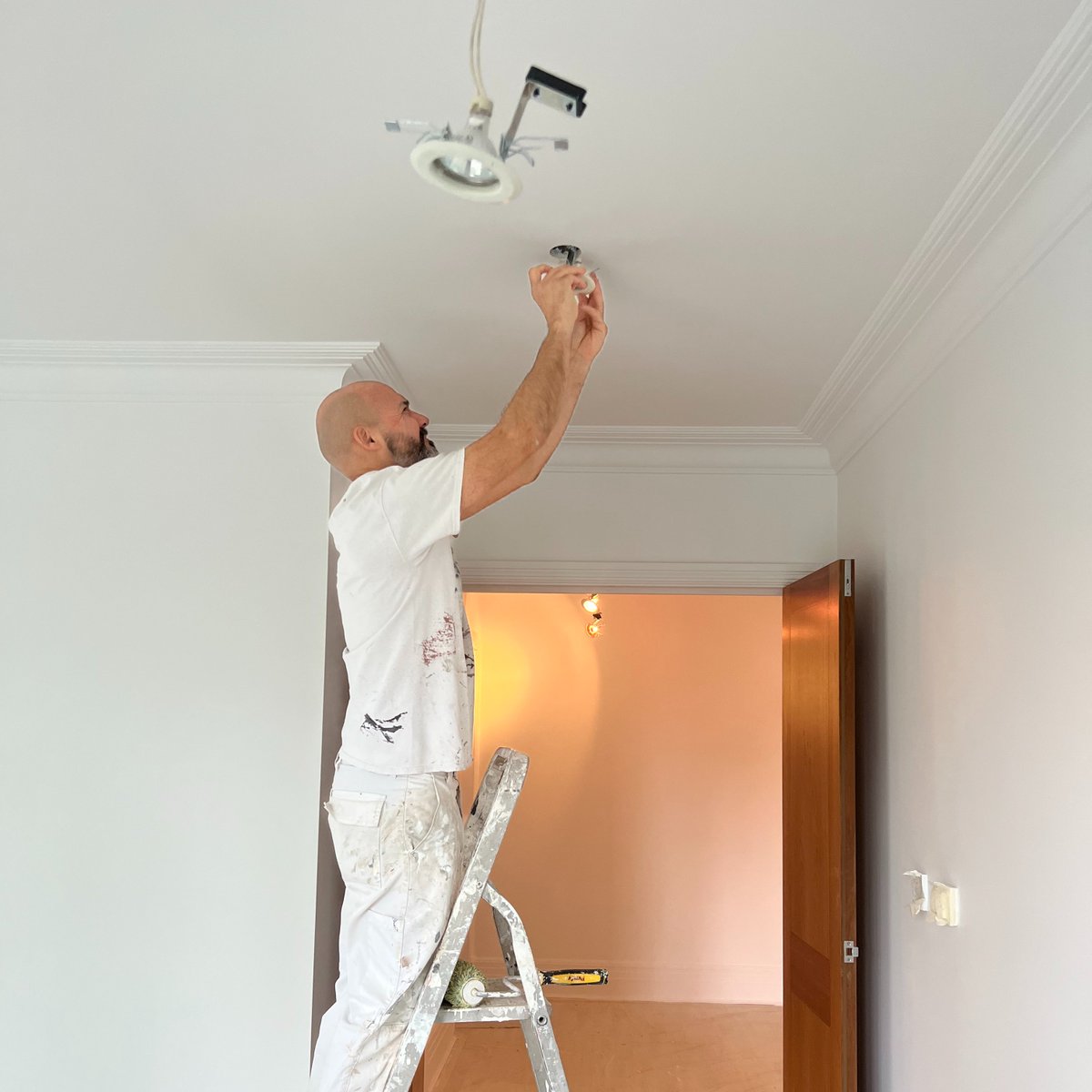 CostaDecoration's tweet image. ✨ Fresh beginnings with DuluxTrade's #WhiteCotton! 🕊️ This year, the ceiling, walls, and woodwork in this space are getting a clean slate in the serene shade of White Cotton. Here's to a home filled with purity, charm, and endless possibilities. 🏡✨ #januaryvibes #BlankCanvas🎨