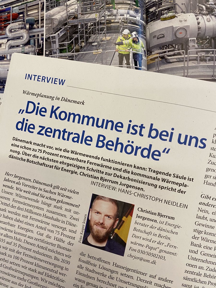 „Wie auch Deutschland 'hyggelig' werden kann“ – das lässt sich in den aktuellen Ausgaben der #Umweltbriefe &amp; <a href="/neueenergie_/">neue energie</a> nachlesen. In beiden Magazinen geht es um 🇩🇰 als Vorbild für die 🇩🇪 Wärmewende. 
Mit dabei natürlich auch unser „Fernwärmepapst“ <a href="/BotschaftsratDK/">Christian Bjerrum Jørgensen</a>.  👇