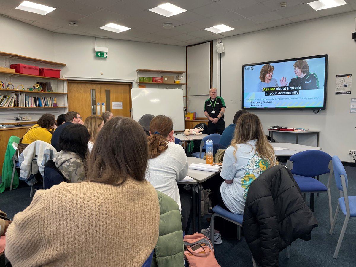Gaining confidence to respond in an emergency situation this afternoon with the wonderful Community Advocate Regan from <a href="/stjohnambulance/">St John Ambulance England</a>. Our teachers are both school and community ready #rolemodels <a href="/UoBTeach/">UoBTeach</a> with 2 more workshops later this week!